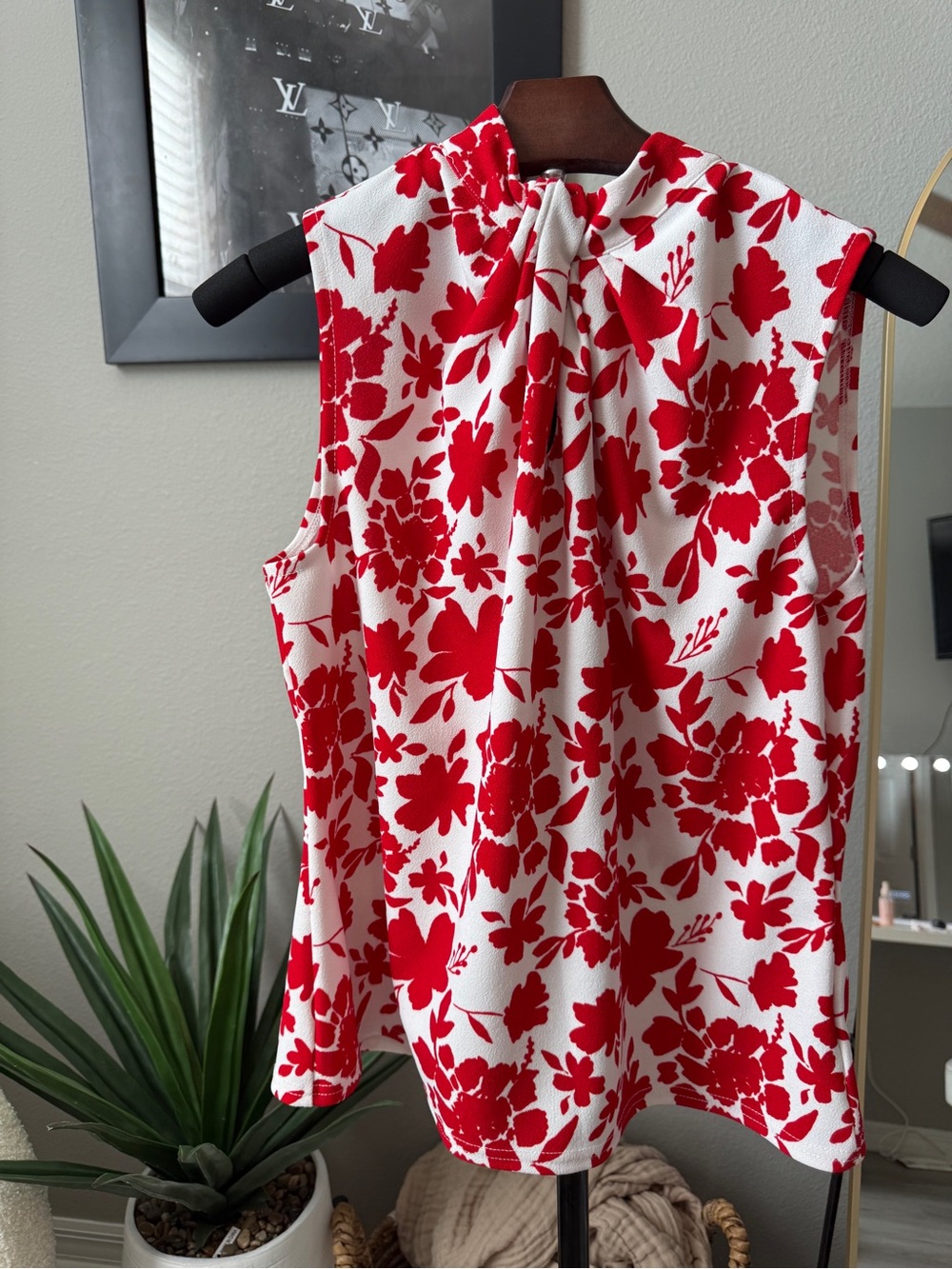 Sleeveless Red Floral Print Top - Brand:Dictionary